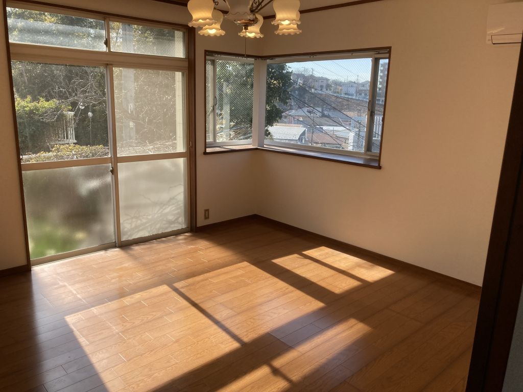 2面採光の明るい室内です！