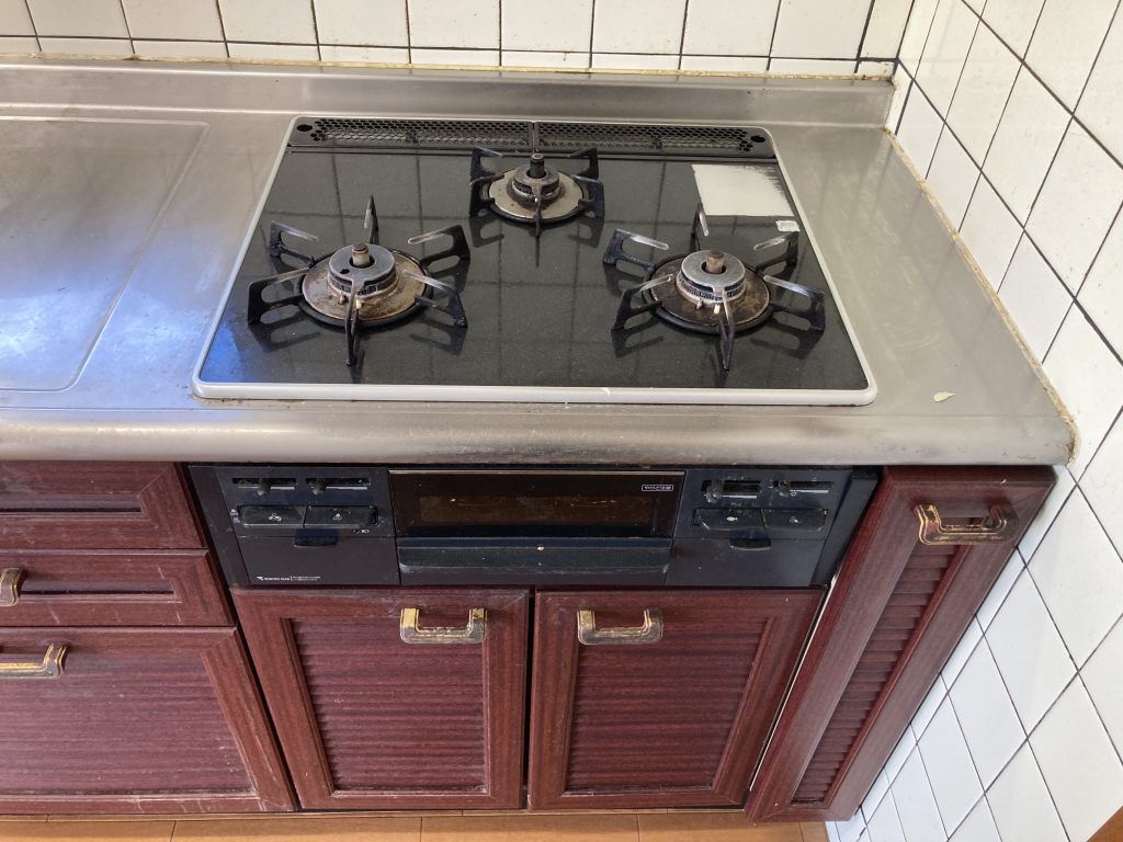 3口ガスシステムキッチン(グリル付）です！