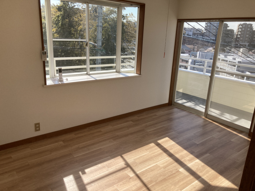 2階洋室は2面採光の明るい室内です！