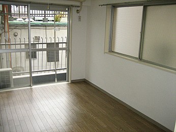 洋室6帖　2面採光の明るい室内です！