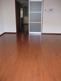 12.8帖の洋室！　フローリング張り！