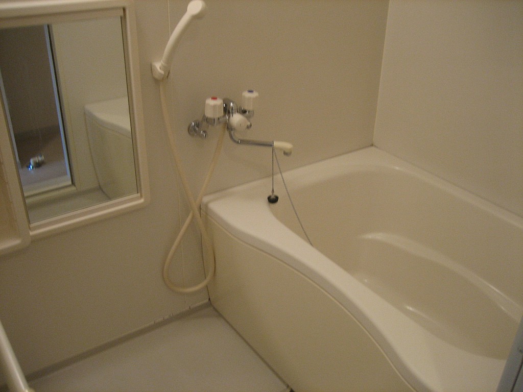 ゆったりした浴室内です！