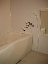 ゆったりした浴室内です！