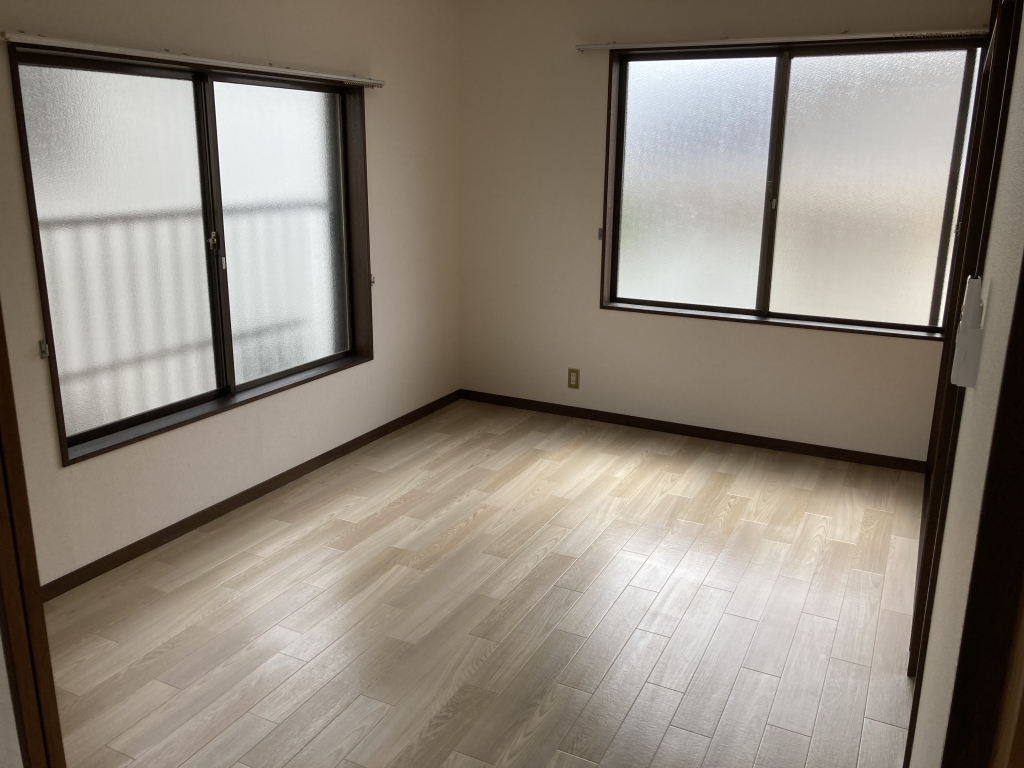 2面採光の明るい洋室です！