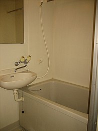 ゆったりした浴室内です！