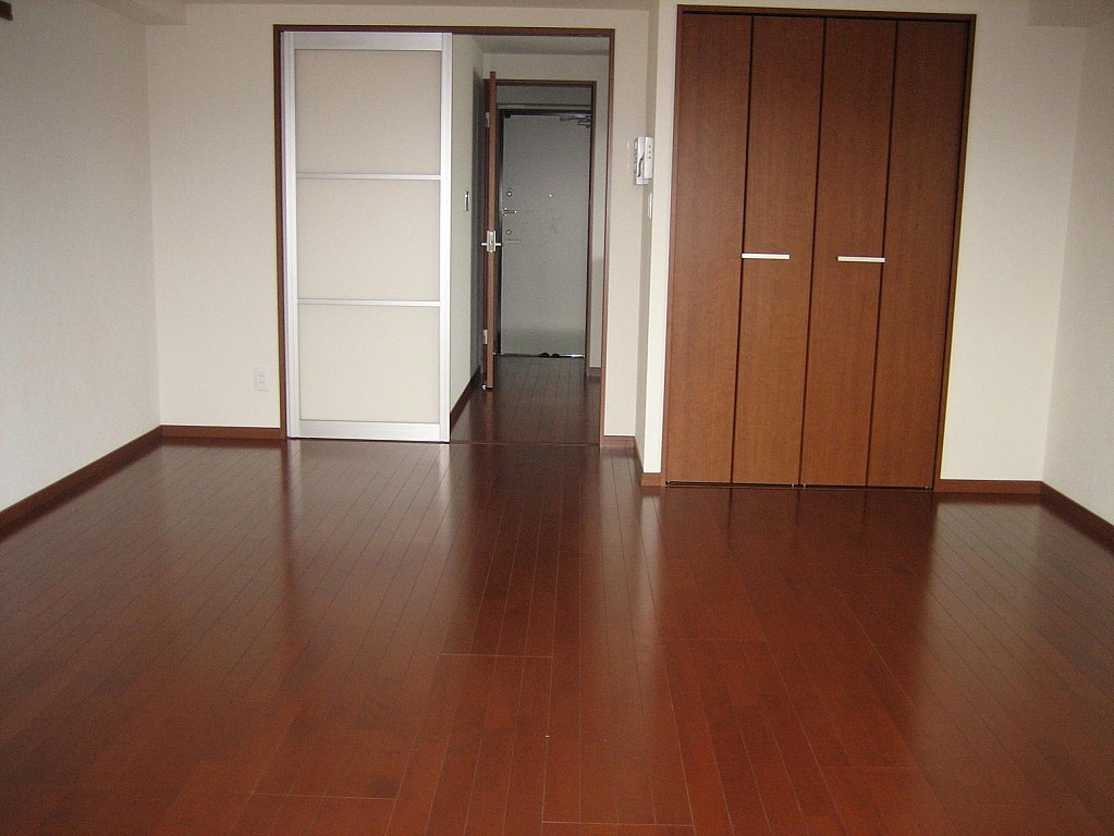 13.8帖の洋室！　フローリング張り！