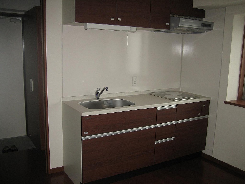 側面に小窓があり、明るいキッチンです！