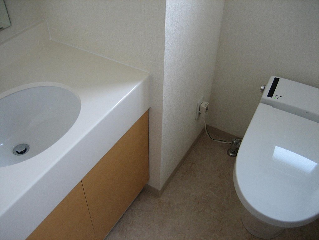 多機能便座！独立型手洗い台です！