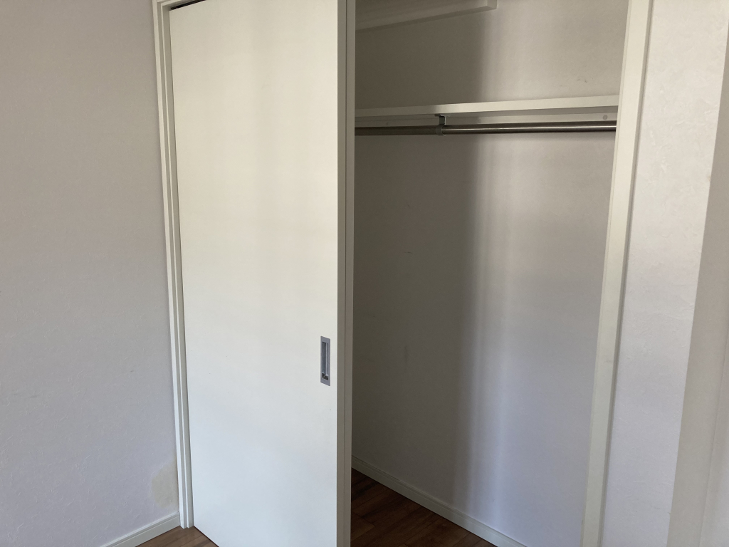 大型収納クローゼット内部です。