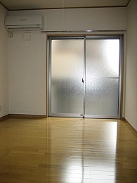 床：フローリング張り！