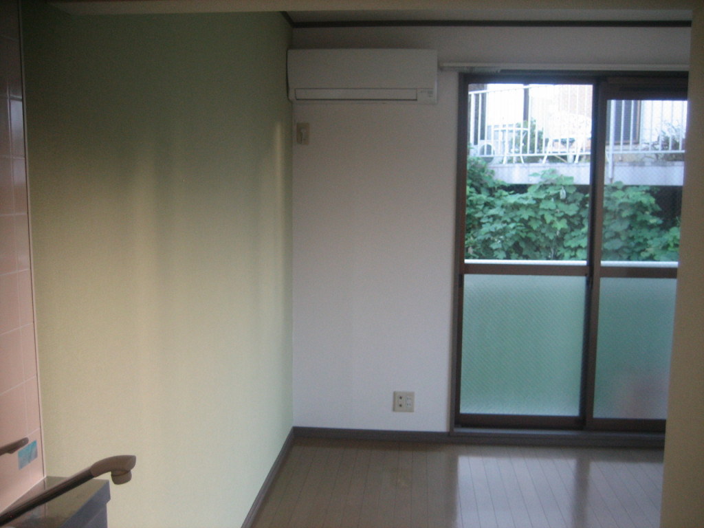 キッチンスペースより洋室方向です！