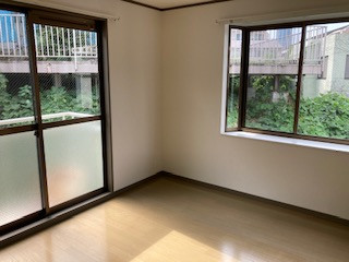 2面採光の明るい室内です！