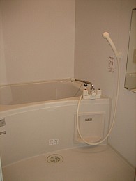 ゆったりした浴室内です！