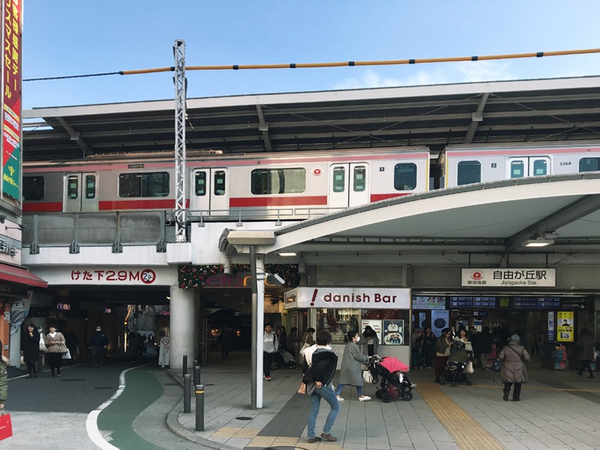 自由ヶ丘駅