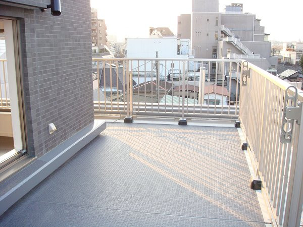 トーシンフェニックス高田馬場弐番館のバルコニー