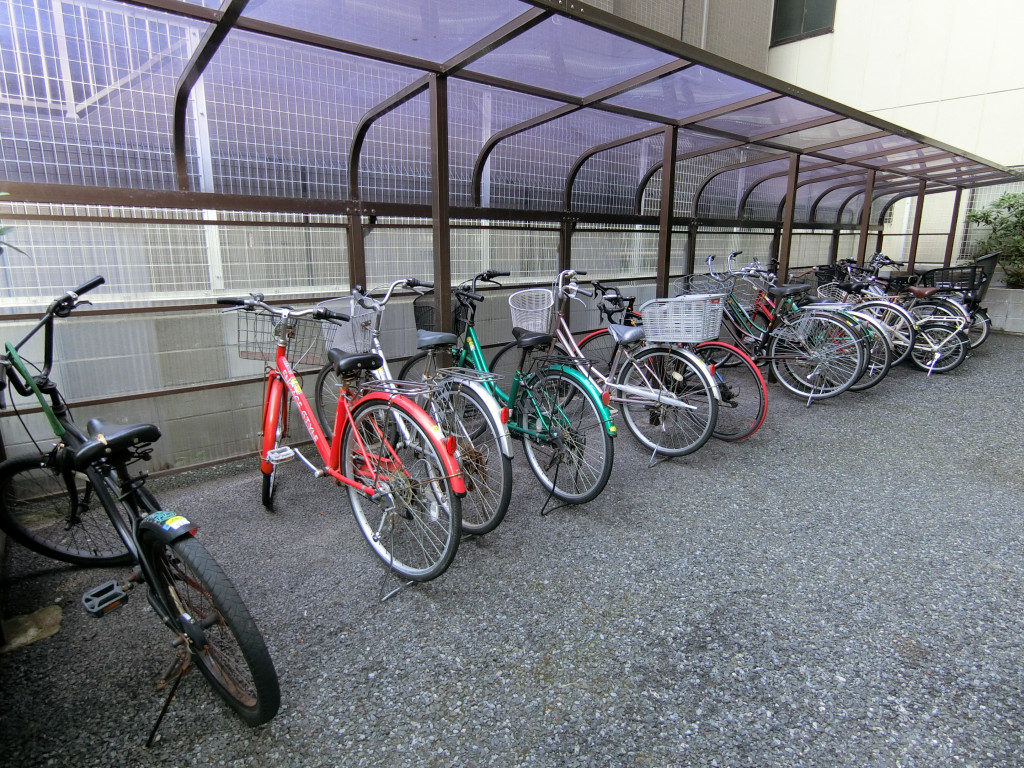 駐輪場　1台300円　上限2台まで