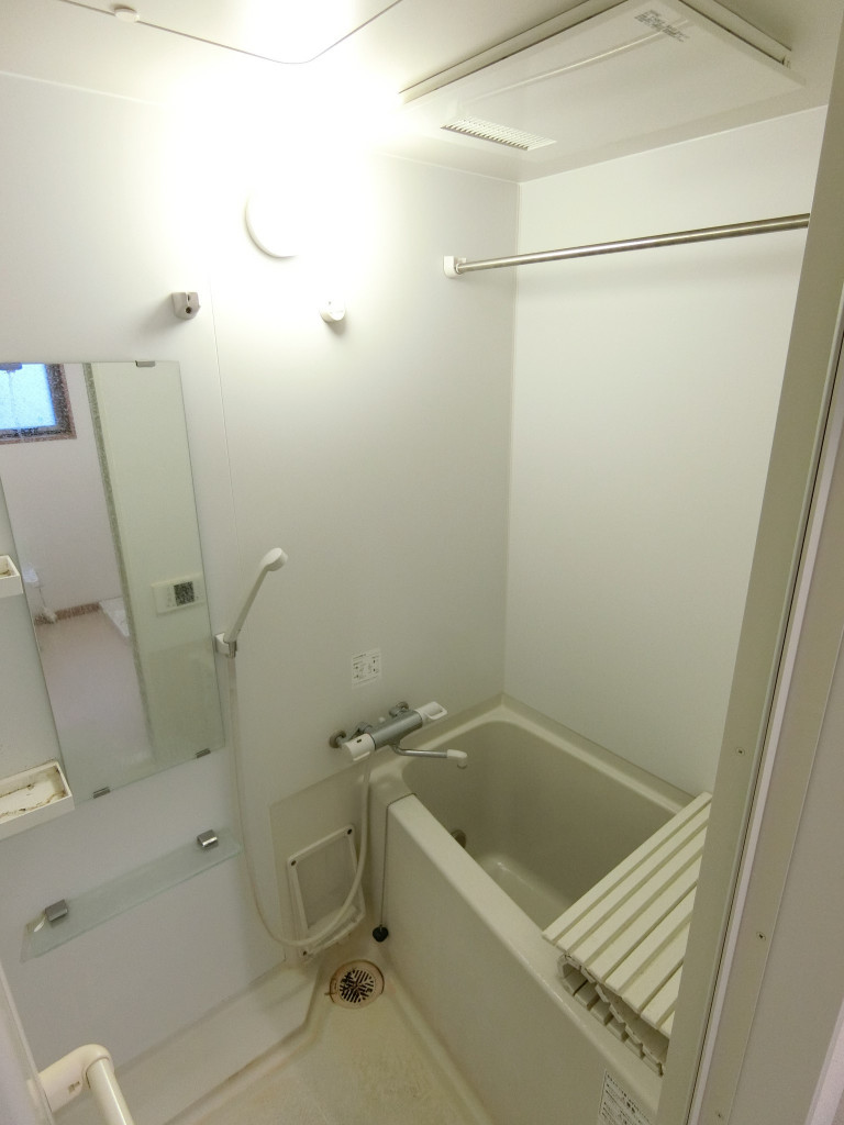 浴室乾燥機・追炊き機能付き浴室です。同タイプ別部屋の写真