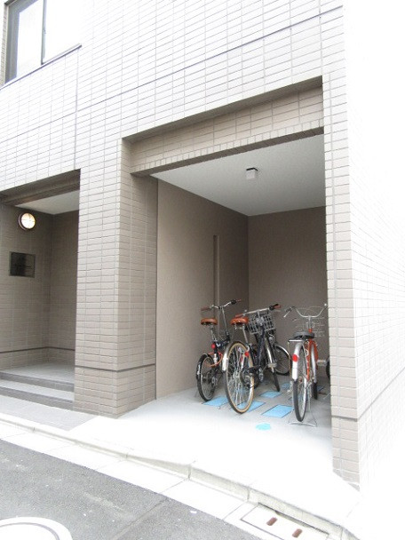 駐輪場　月額300円