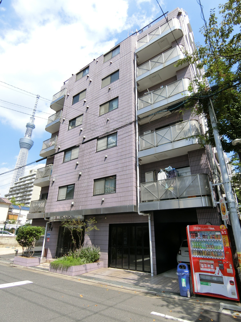 親水公園に隣接した緑豊かな住宅街