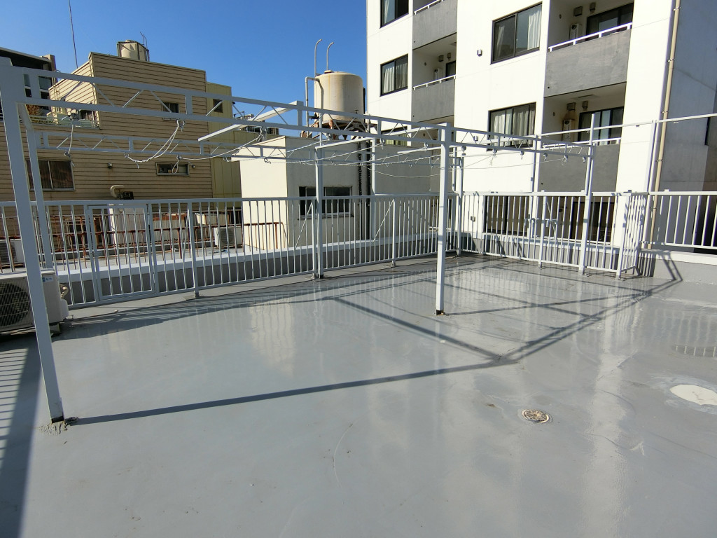 屋上の物干し場を利用できます
