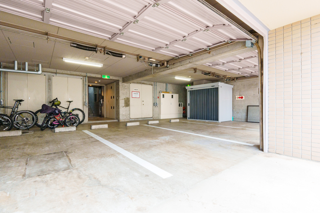 シャッター付き駐車場