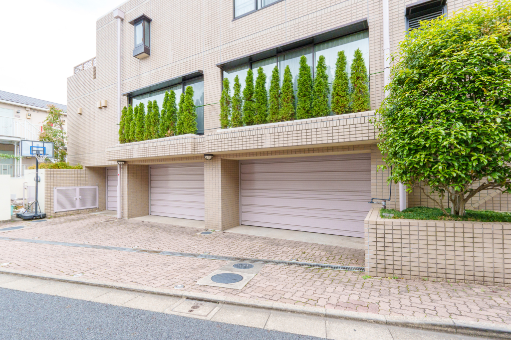シャッター付き駐車場