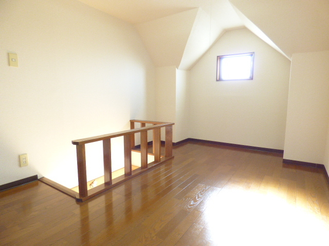 屋根裏収納