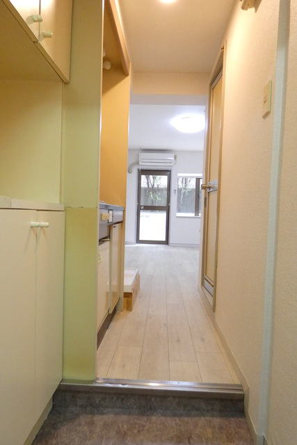 玄関から廊下