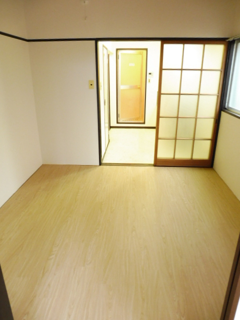 手前洋室（4.5帖）