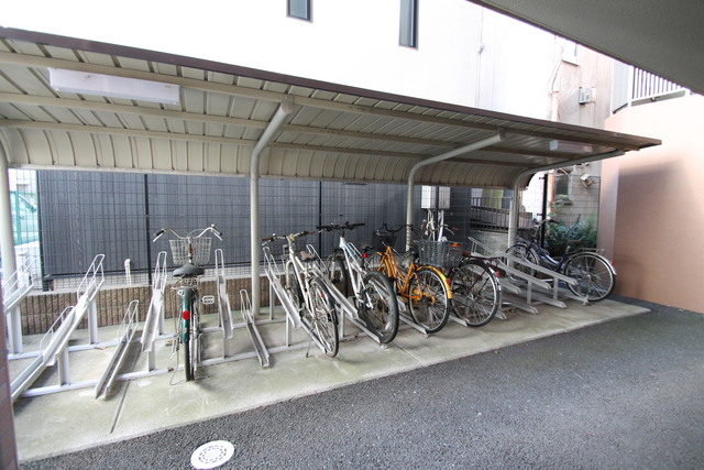 駐輪場(ご利用の際は費用がかかります)！