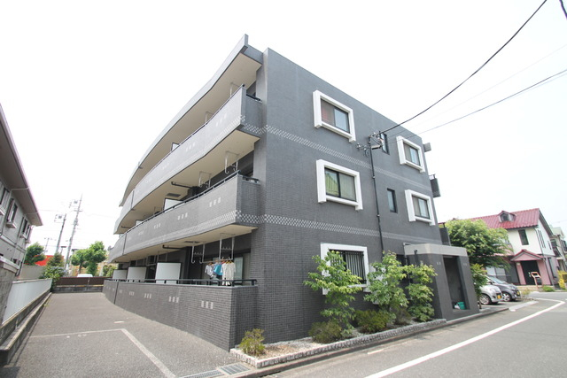 外観オシャレなタイル張り！