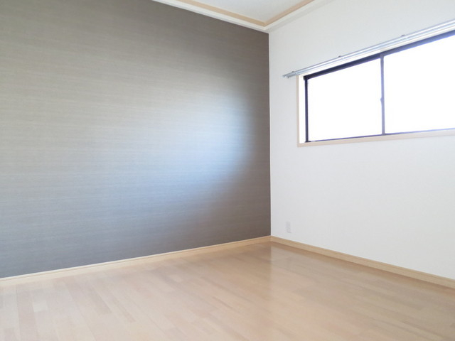 通路側洋間！お洒落なアクセントクロス☆
