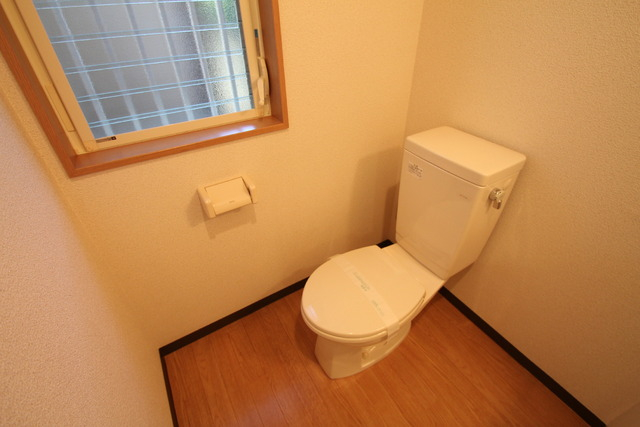 トイレ横に窓あり♪