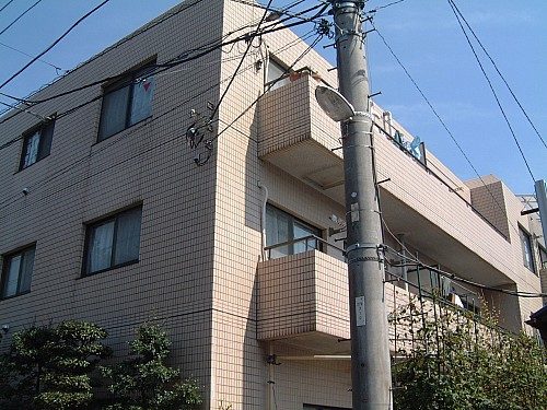 １Fにオーナーが住んでいるので安心です♪
バルコニー前は直近に障害物が無く、視界良好です♪