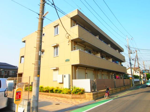 静かな立地にあるきれいな物件です。