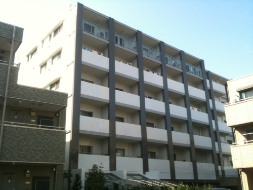 駅徒歩4分で通勤・買い物便利な立地