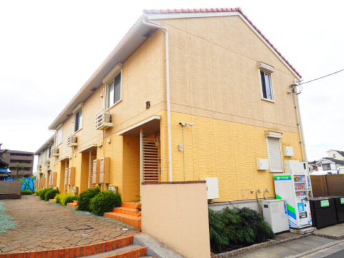 閑静な住宅地に建つきれいな物件