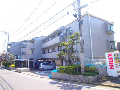 閑静な住宅街に佇む外観タイル張りの物件