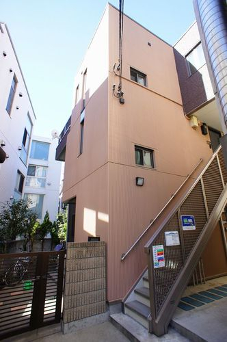 積水ハウスの賃貸住宅シャーメゾンです。閑静な住宅街に立地しておりアクセス重視の単身者におススメです。