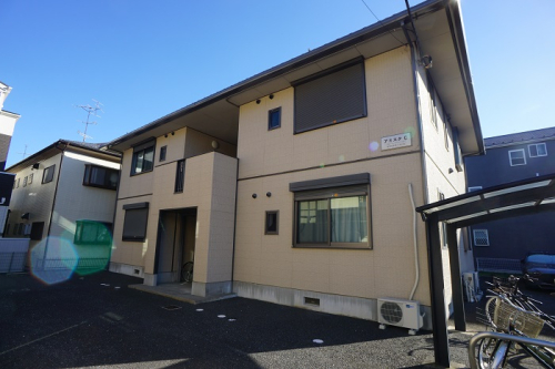 積水ハウスの賃貸住宅シャーメゾンです。人気の内階段式建物で、全室角部屋です。