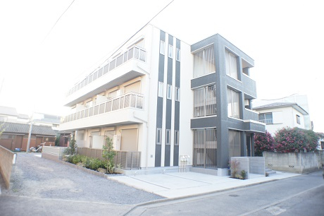 積水ハウスの賃貸住宅「シャーメゾン」です。武蔵小杉駅・新丸子駅がご利用頂ける閑静な住環境です。