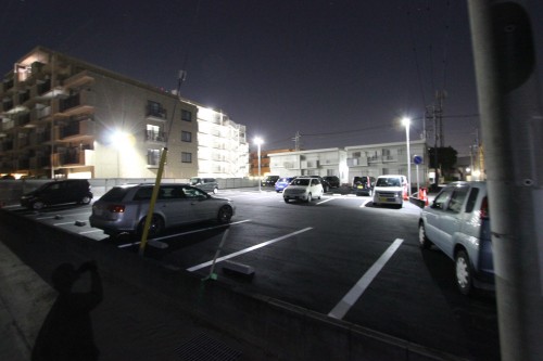 夜でも安心の外灯完備の月極駐車場